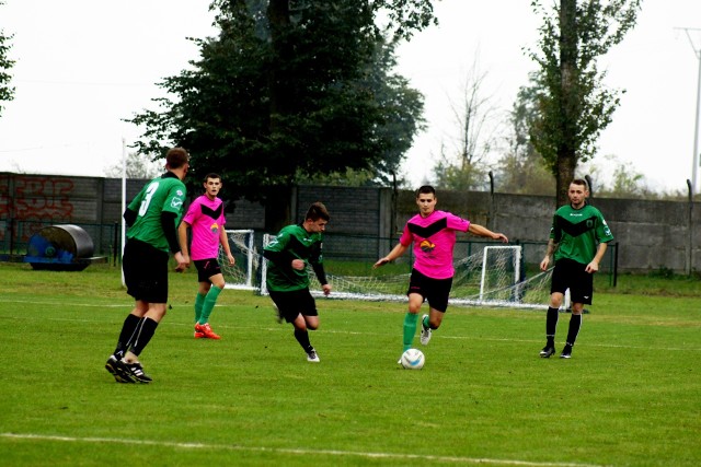 Zagłębie Piechcin  -  Zootechnik Kołuda Wielka 7:3 (3:0)Hat-Trick Kornela Popiołkiewicza 3 (43, 49, 64,) Mateusz Włoch (19), Kacper Wiktorowicz (23), Dawid Pawlak (52), Paweł Marciniak (80)  -  Szymon Marciniak (77), Aleksander Pierzchała (78), samobójcza Bartosz Sarnowski - Z. (89).Zobacz także: 5 edycja biegów ulicznych Oshee Barcin Biega [zdjęcia]Większe dopłaty na usunięcie azbestu dla gmin po nawałnicy.