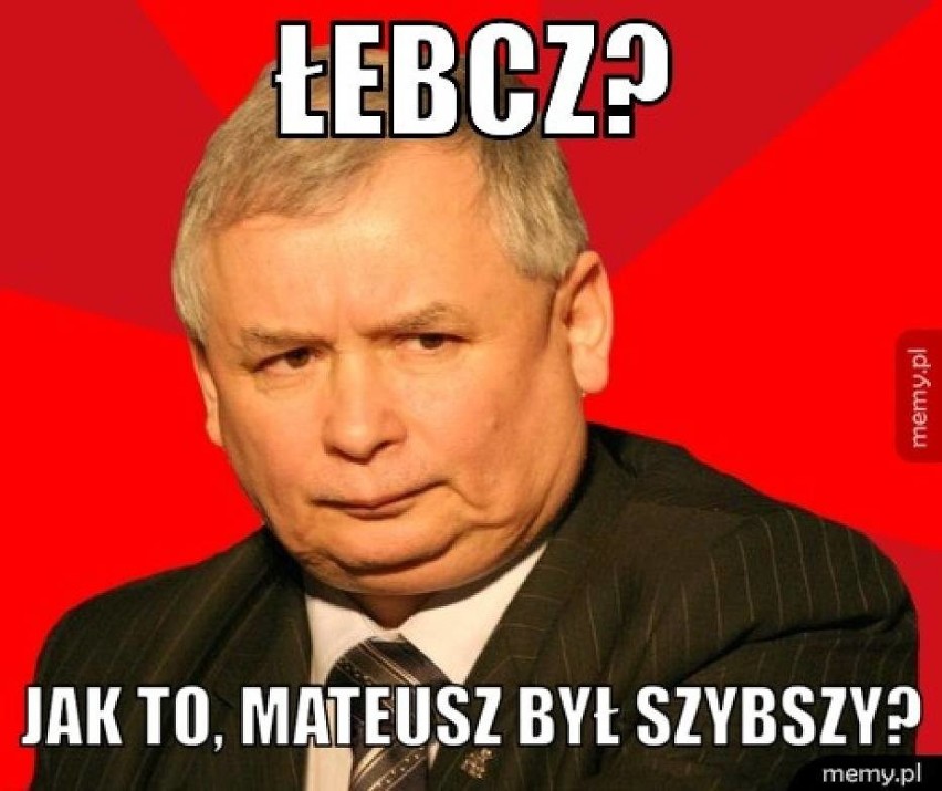 Wizyta premiera Mateusza Morawieckiego w Łebczu. Internet śmieje się z tablicy pamiątkowej [MEMY]