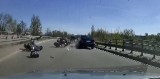 Koszmarny wypadek motocyklisty z pasażerem! Policja publikuje wstrząsające nagranie. WIDEO