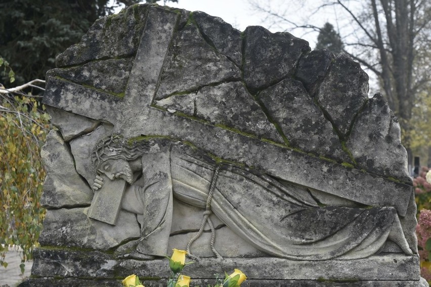 Skarby cmentarza w Końskich, czyli krótka historia koneckiej nekropolii [ZDJĘCIA]