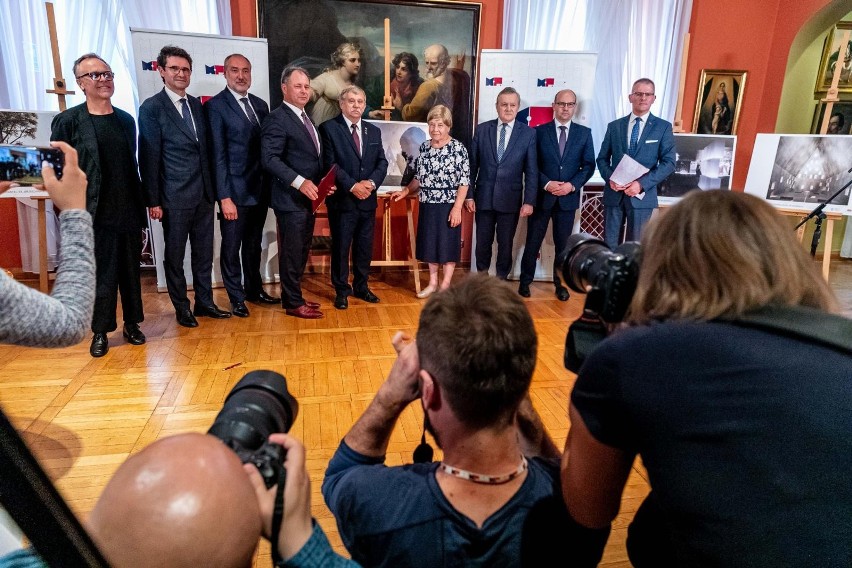 Porozumienie dotyczące utworzenia Muzeum bł. ks. Jerzego Popiełuszki w Okopach podpisane. W uroczystości wziął udział wicepremier Gliński 