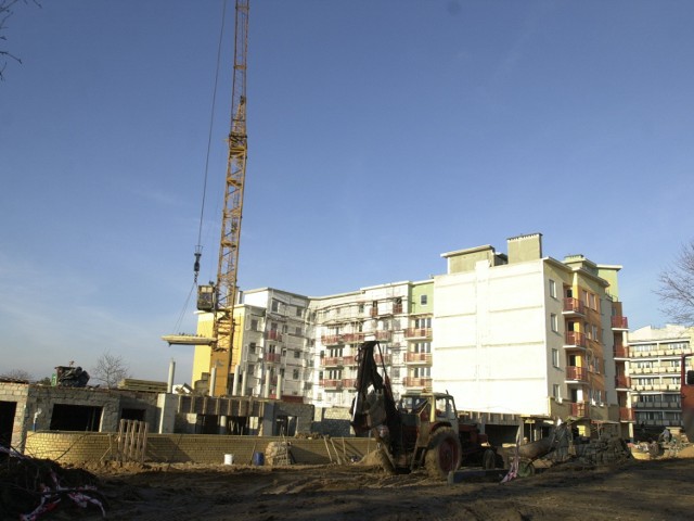 Branża budowlana ciągnie całą gospodarkę w dółZastój jest także w budownictwie mieszkaniowym – mówi Witold Karczewski. Wartość mieszkań spada, a jednocześnie nie ma  potencjalnych klientów, którzy by je kupowali.