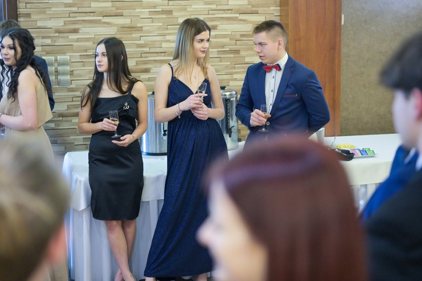 W Hotelu Rudnik swój bal maturalny zorganizowali uczniowie V...