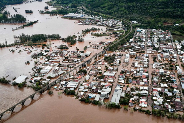 21 osób zginęło po przejściu cyklonu na południu Brazylii