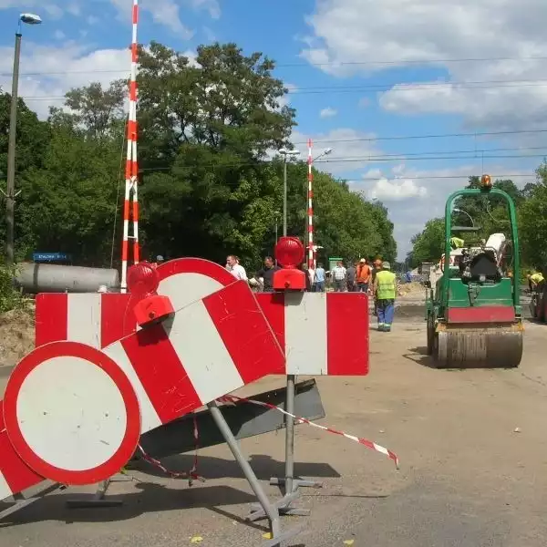 Ostatnie godziny prac. Lada chwila kierowcy będą mogli bez problemu przejechać przez przejazd przy dworcu kolejowym.