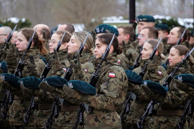 Żołnierze Dobrowolnej Zasadniczej Służby Wojskowej złożyli przysięgę wojskową