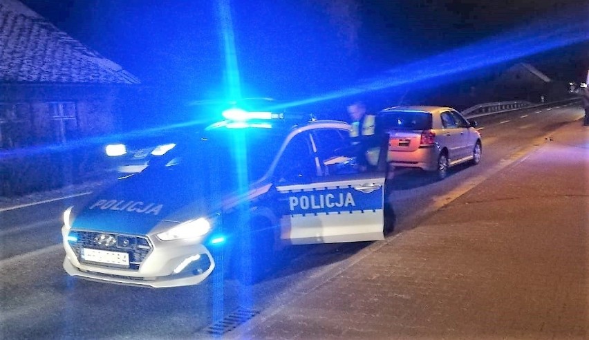 W Kętach, samochód potrącił policjanta wykonującego...