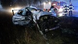 Koszmarny wypadek na trasie Sulęcin-Torzym. Zginął 24-latek. Audi zderzyło się czołowo z busem [ZDJĘCIA]