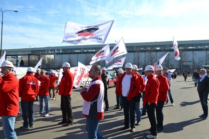 Pikieta Solidarniści przed Fiatem w Tychach