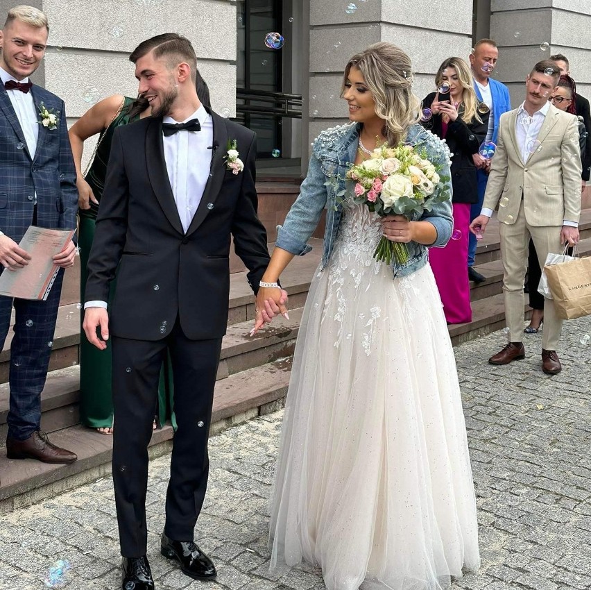 Kolejny piłkarski ślub. Wychowanek Korony Kielce, obecnie piłkarz Granatu Skarżysko-Kamienna Adrian Uniat ślubował miłość Wiktorii