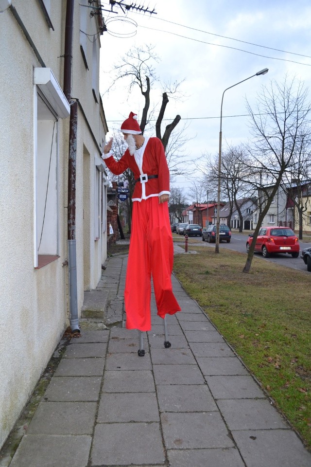 Mikołaj pojawi się w najbliższych dniach niemal w każdej gminie. Warto już się rozglądać, by nie przegapić zabawy