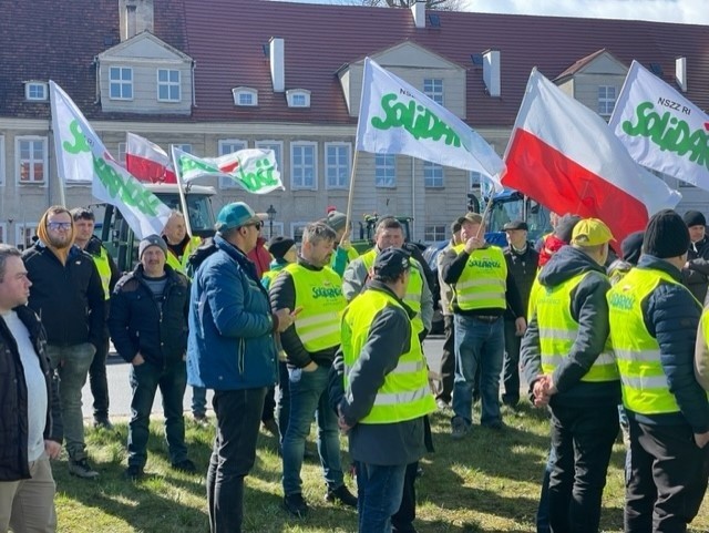 Rolnicy w Szczecinie po świątecznej przerwie wracają do protestów. W czwartek wizyta ministra rolnictwa