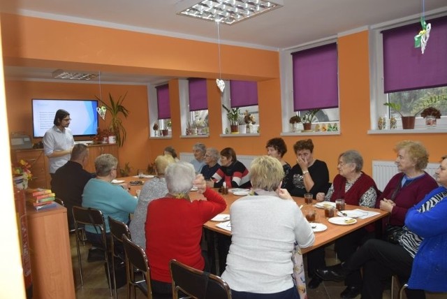 W gminie Zbójnie rozpoczął działalność Uniwersytet Trzeciego Wieku. Seniorzy mają za sobą pierwsze spotkanie, na którym uczyli się nowych technologii.