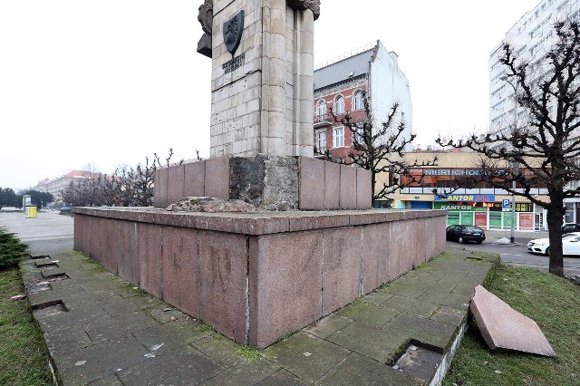 Wandale zniszczyli Pomnik Wdzięczności w Szczecinie.