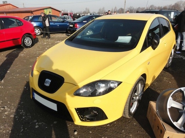 SEAT Leon z 2008 roku kosztuje 37,5 tys. zł.