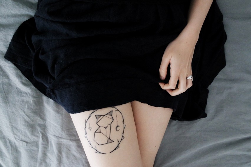 Subtelne, kobiece tatuaże: garść inspiracji                                  