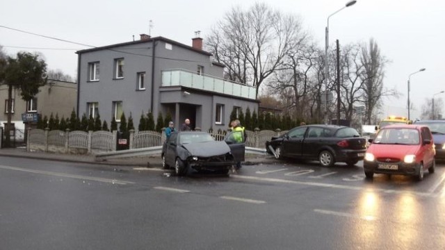 Wypadek Katowice, skrzyżowanie ul Milowickiej i Pod Młynem