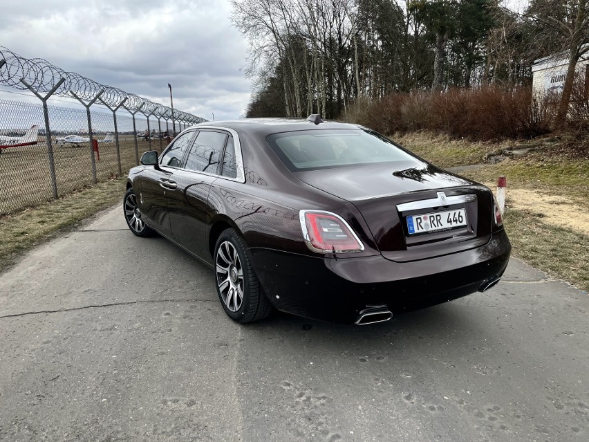 Po krótkich jazdach testowych nowym Rolls Roycem Ghostem, w...