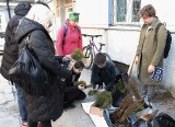 Młodzi z Lewicy i Stowarzyszenie Zielona Akcja rozdają w Radomiu darmowe sadzonki drzew. Skorzystaj! Zobacz zdjęcia