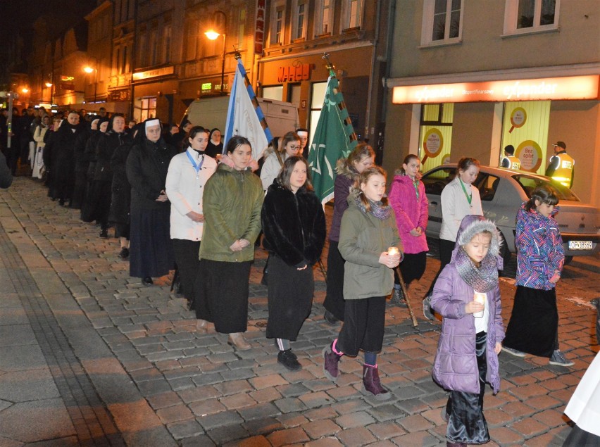 Liturgia stacyjna rozpoczęła się nabożeństwem w kościele oo....