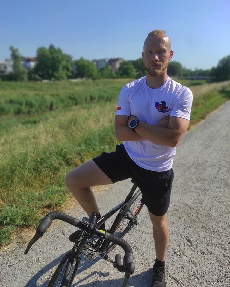 Pan Robert Ćwikliński przejedzie samotnie na rowerze 2,5...