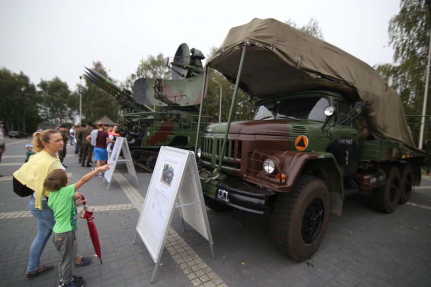 Święto wojsk przeciwlotniczych i piknik wojskowy na Kopcu Wyzwolenia w Piekarach Śląskich ZDJĘCIA