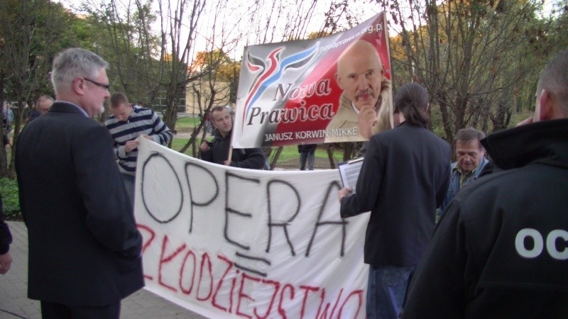 Opera i Filharmonia Podlaska. Protest przed inauguracją (zdjęcia, wideo)