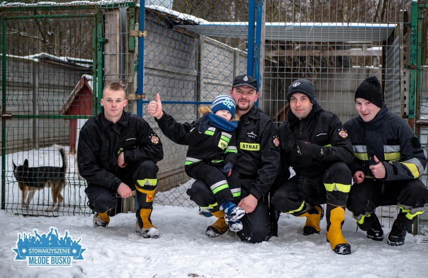 Młode Busko i strażacy z Wełcza - charytatywnie dla buskiego przytuliska [ZDJĘCIA]