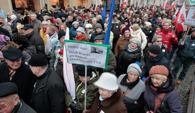 Według szacunków opolskiej policji, w pierwszej manifestacji KOD w Opolu mogło wziąć w sumie udział blisko dwa tysiące osób.