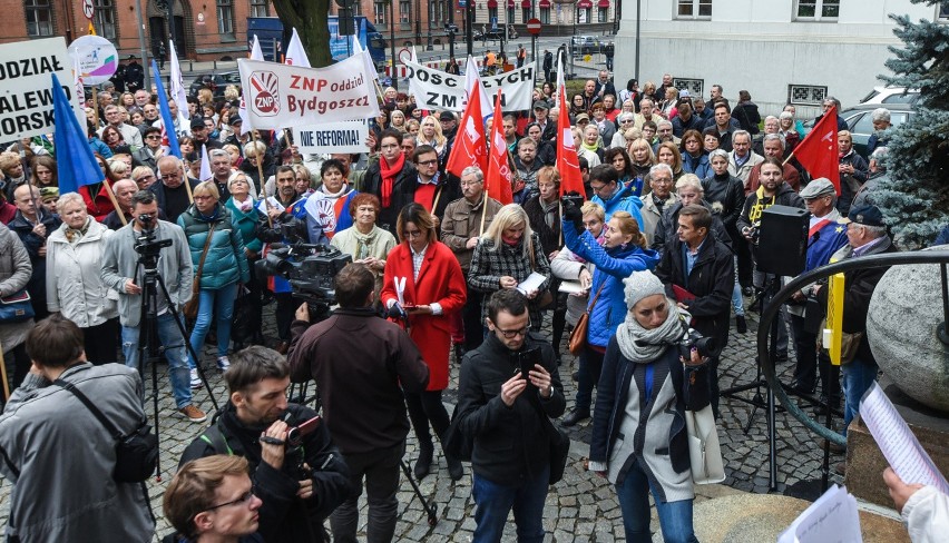 W poniedziałek w 17 miastach Polski odbyły się protesty...
