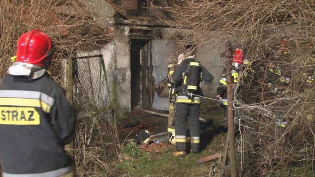 Tragiczny pożar w miejscowości Dziewięć Włók (gm. Stary Targ, pow. sztumski) 26.01.2020. Jedna osoba nie żyje, druga jest ciężko poparzona