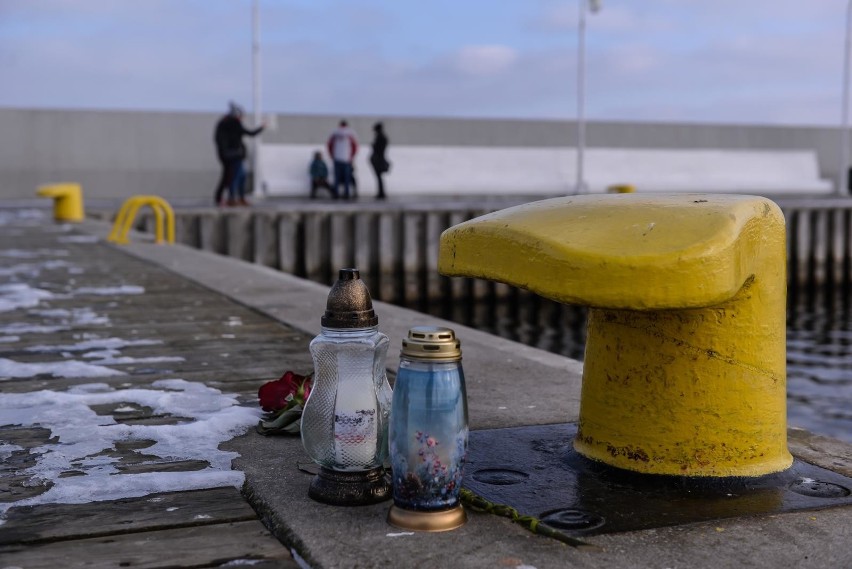 Zarówno w Polsce, jak i za granicą, nadbrzeża portowe i w...