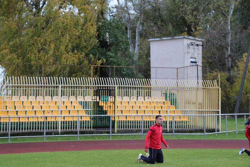 23.10.2021. Sektor dla kibiców gości okazał się za mały dla...