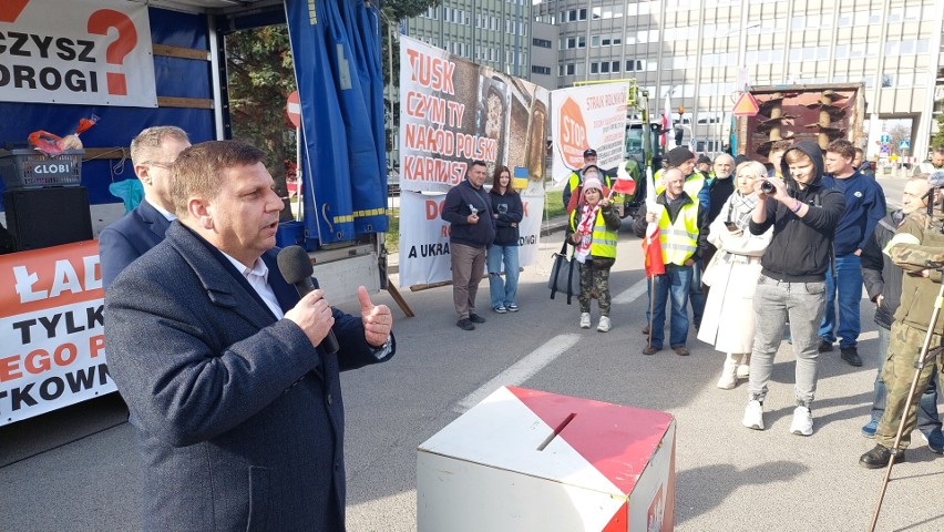 Protest rolników w Kielcach. Do strajkujących wyszedł wicewojewoda świętokrzyski Michał Skotnicki