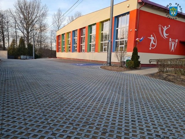 Przy szkole w Nożynie jest nowy parking.