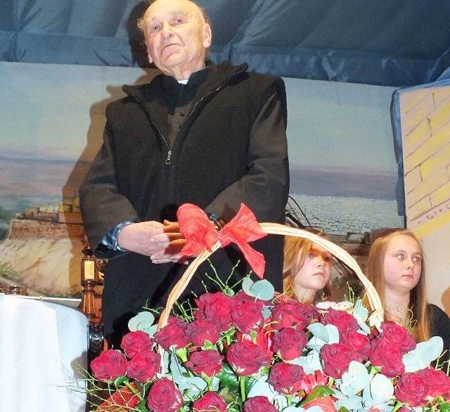 Ksiądz infułat Czesław Wal podczas niedzielnego benefisu