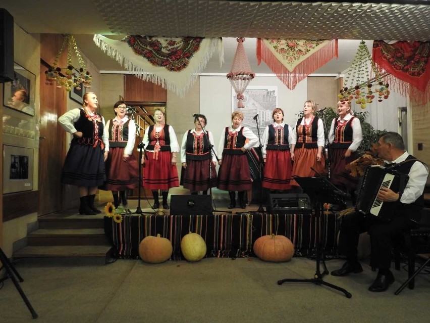 Zespół Śpiewaczy "Ziemia Mirzecka" wystąpił dla Starachowiczan
