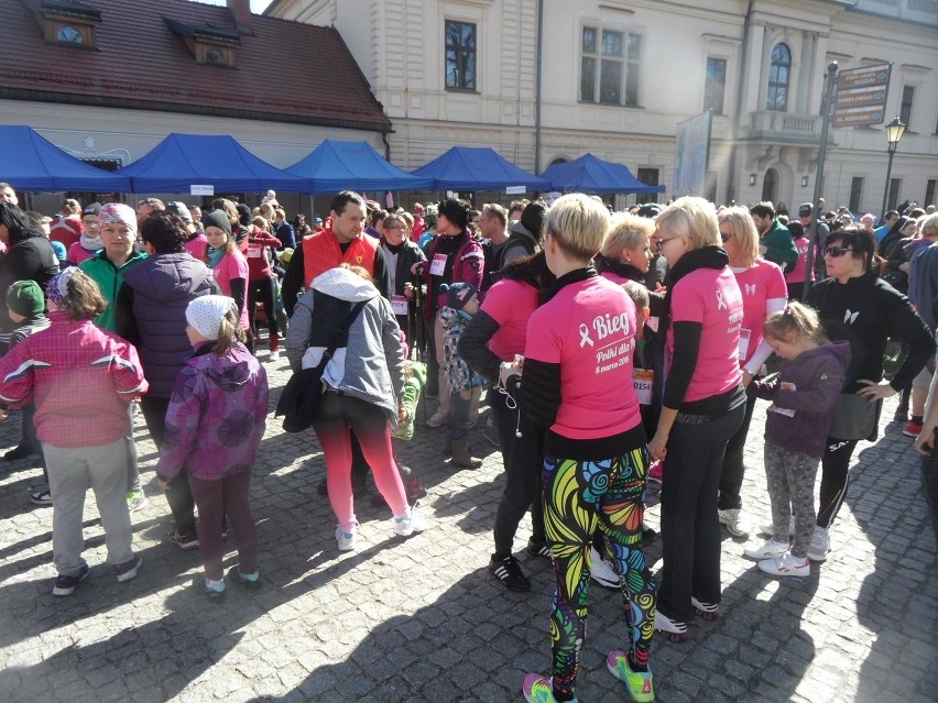 Bieg Polki dla Polki w Żywcu. Promowali profilaktykę badań i zbierali pieniądze [ZDJĘCIA+WIDEO] 