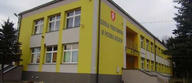 Tym razem głos zabrali rodzice z młodszych klas ze Szkoły podstawowej w Potoku Wielkim, którzy stoją murem za dyrekcją i nauczycielami.