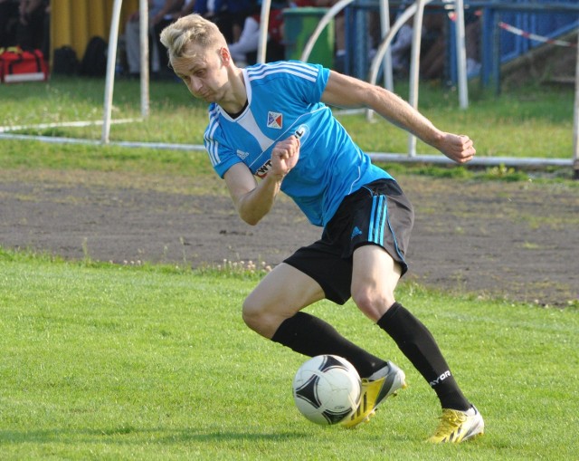 Jan Kowalski rozegrał bardzo dobry mecz w Trzebini, okrasił go zdobytym golem. 