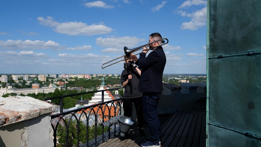 Lublin. „Warto się wsłuchać w rytm naszego miasta”. Wieża Trynitarska śpiewająco zaprasza mieszkańców i turystów. Zdjęcia