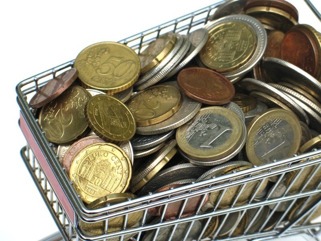 Płace w Polsce w 2011 wzrosna o ponad 5 proc. Niestety, część zwyżki pożre inflacja. Fot. sxc.hu