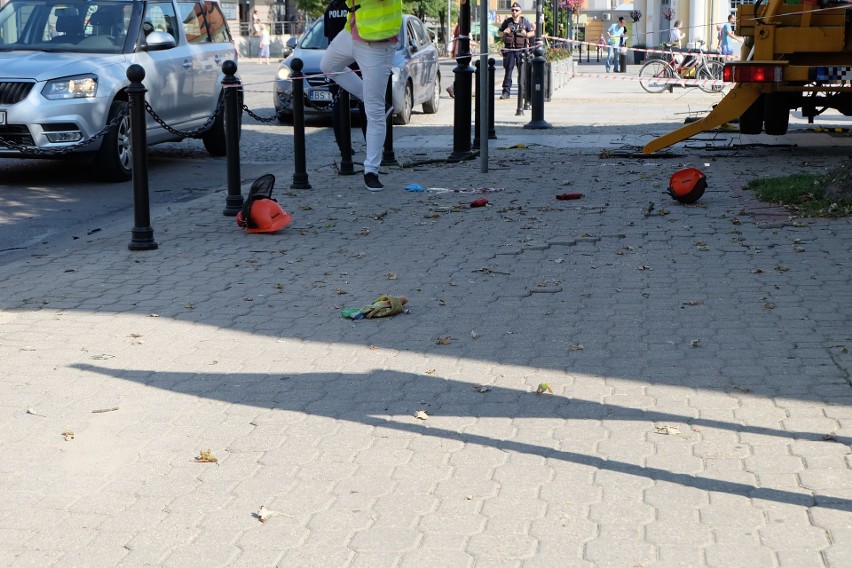 Wypadek na Rynku Kościuszki w Białymstoku. Mężczyźni spadli...