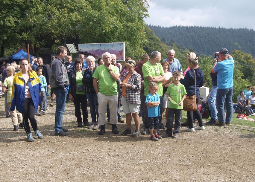 Odkryj Beskid Wyspowy. 53 złote rysie na Miejskiej Górze. W niedzielę szczyt zdobyło ponad 700 turystów