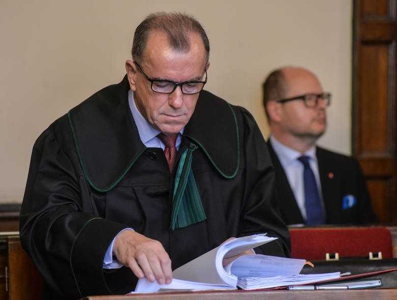 Proces Adamowicza odroczony do września. Zostało tylko 3...