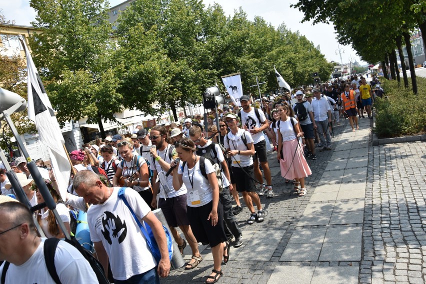 Pielgrzymka Dominikańska dotarła z Krakowa na Jasną Górę ZDJĘCIA Zmęczeni, ale bardzo radośni 