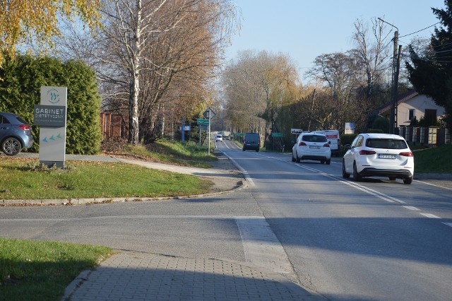 Istniejący chodnik kończy się na skrzyżowaniu ulic 3 Maja i Łąkowej