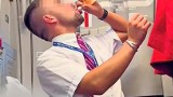 Steward pił alkohol na pokładzie samolotu z Polski do Anglii 