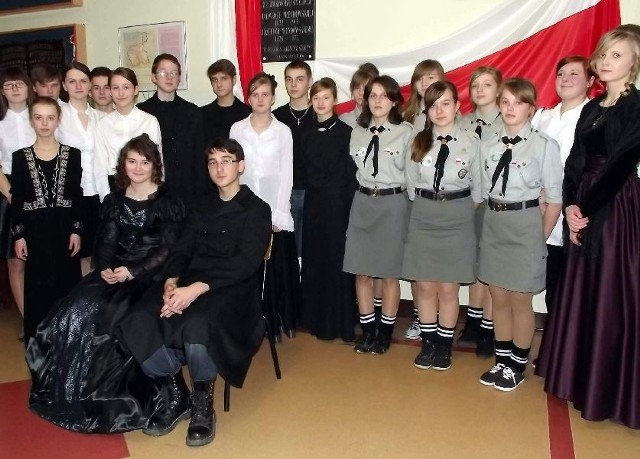 Uczniowie mirzeckiego gimnazjum w inscenizacji opowiedzieli o losach powstania styczniowego w Mircu.