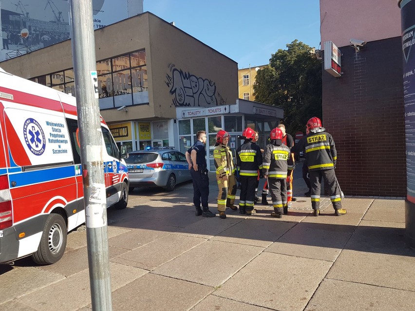 Akcja służb w centrum Szczecina. Mieszkańcy uratowali sąsiada